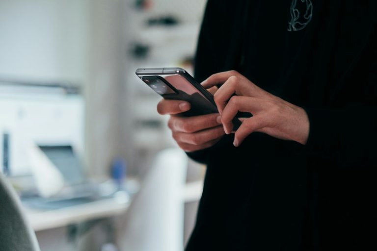 Penipuan Digital Makin Meyakinkan: 6 Cara Melindungi Akun dan Data Pribadi