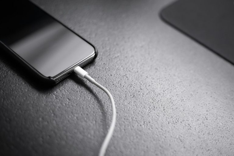 USB-C Tidak Selalu Sama: Cara Memilih Kabel untuk Daya, Data, dan Monitor